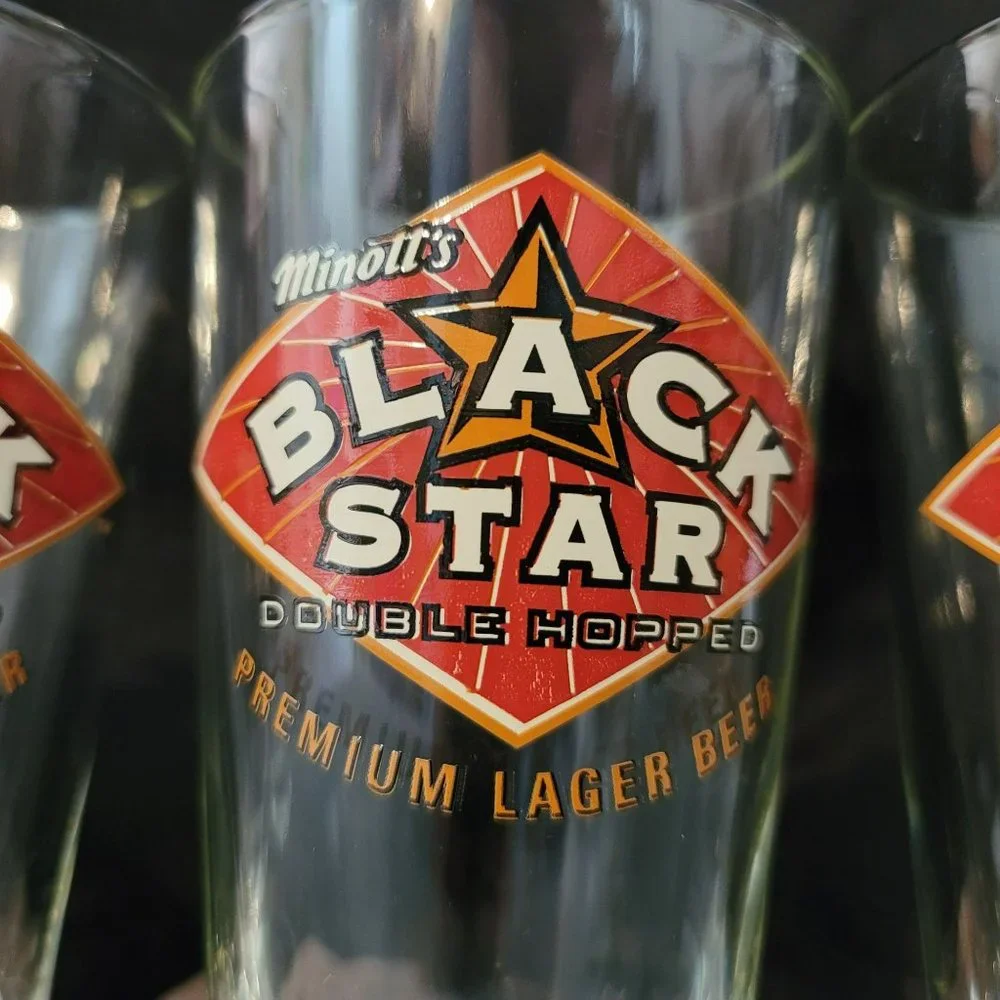 Minott's Black Star Lager Beer Glasses Set of 4 Barware Red Black Logo JJ1500